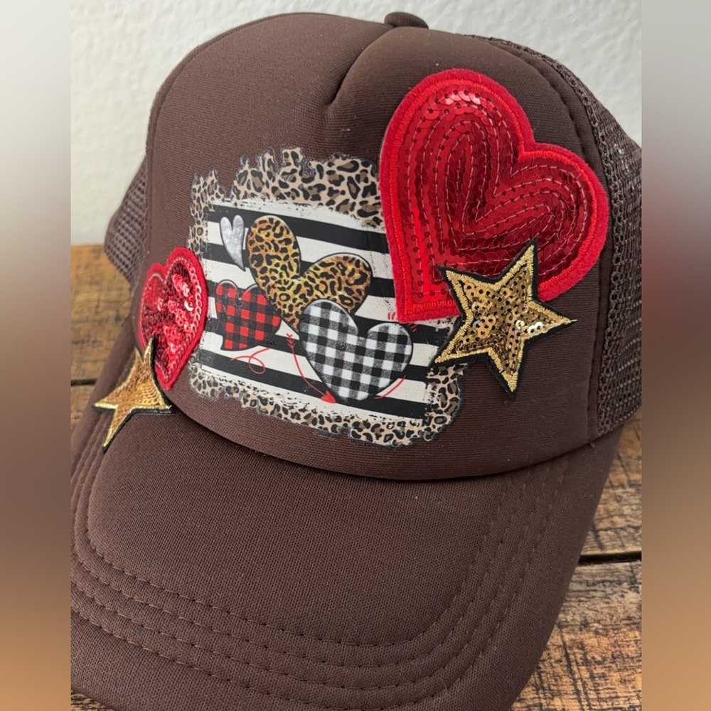 Trucker Hat “Valentines” Leopard & Hearts